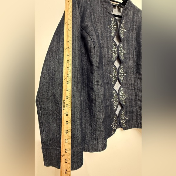 Chico’s Additions Scalloped Embroidered Denim Jacket Sz 3 (XL) - Picture 7 of 8